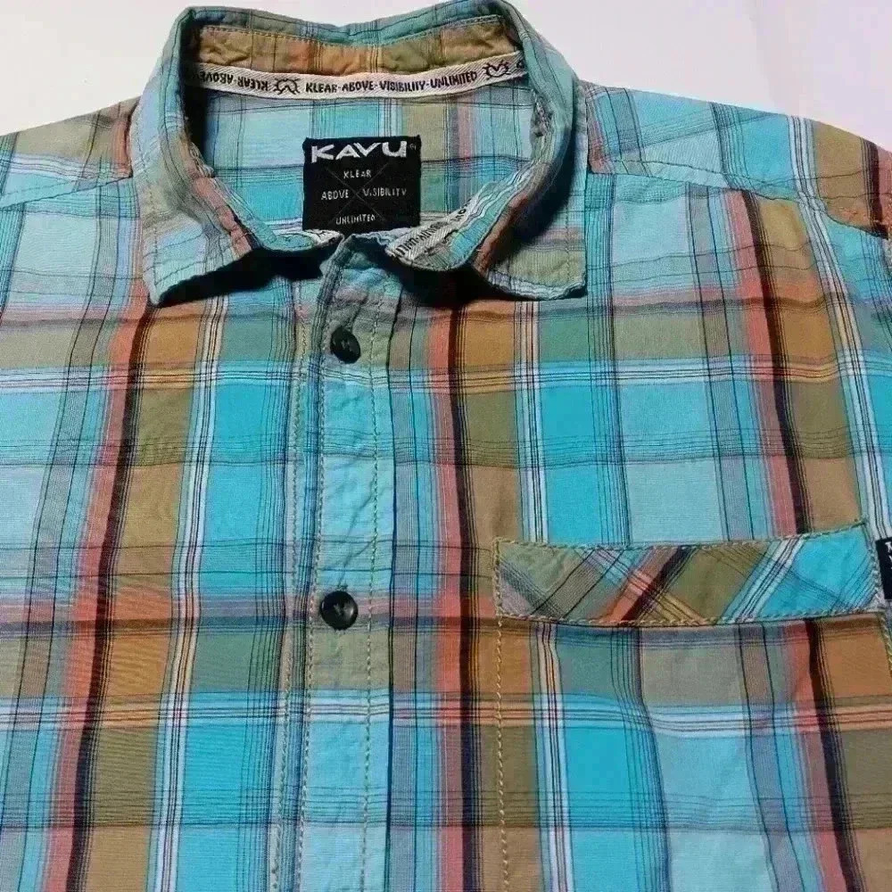 KAVU short sleeve 💯 cotton button down  shirt. Men's size L